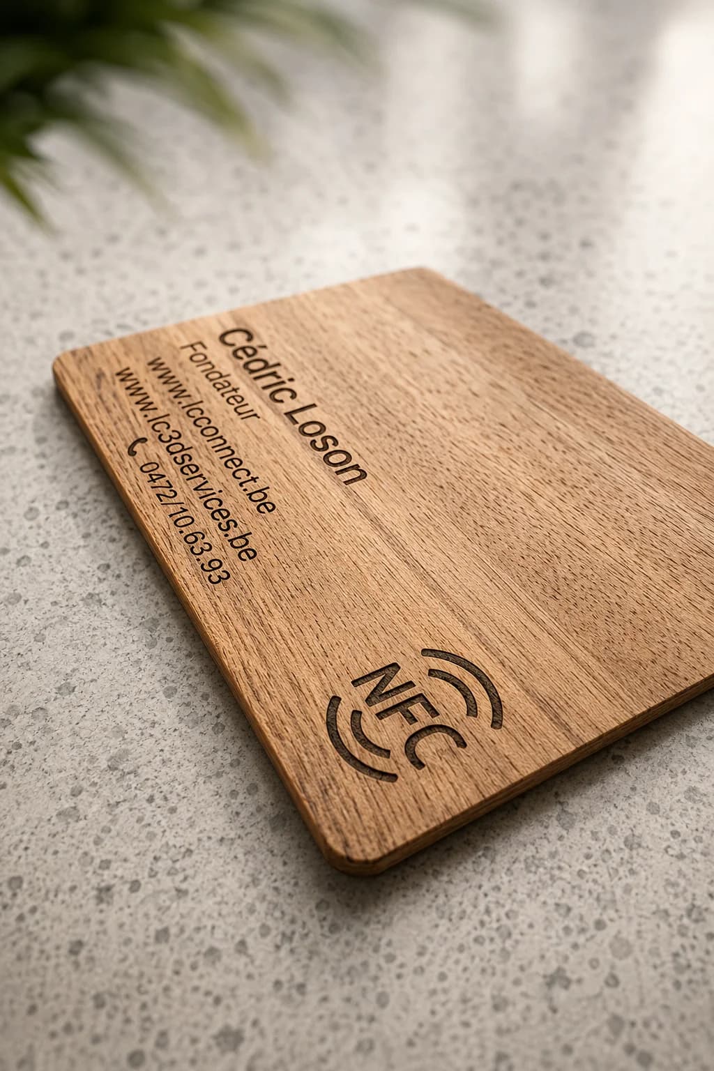 Carte de visite NFC en bois gravée au laser — Cédric Loson, fondateur de LC 3D Services